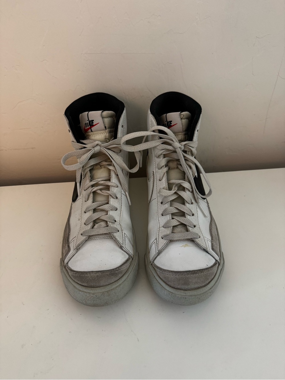 Nike Blazers youth White Gray Sneakers with Black Collar 7y